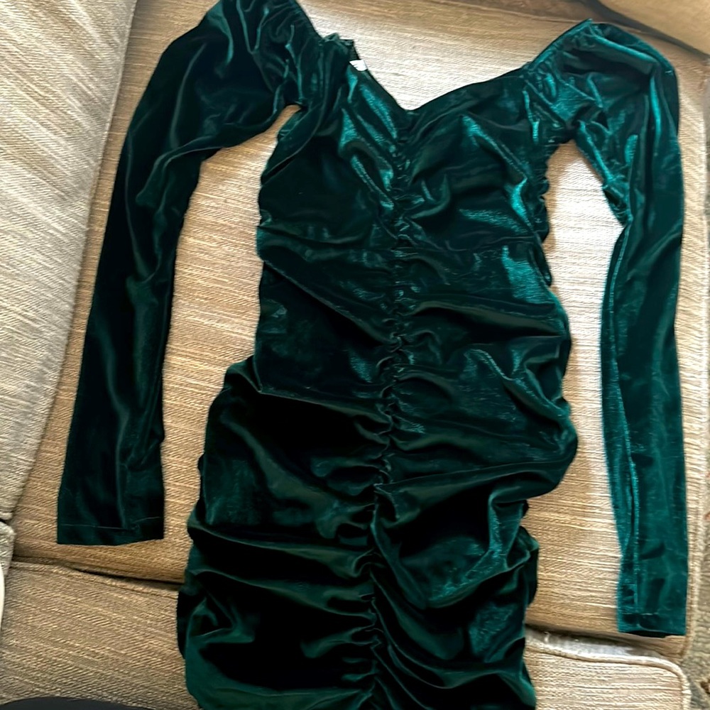 SHEIN velvet jewel green long sleeve stretchy ruched dress. Size M. Never worn